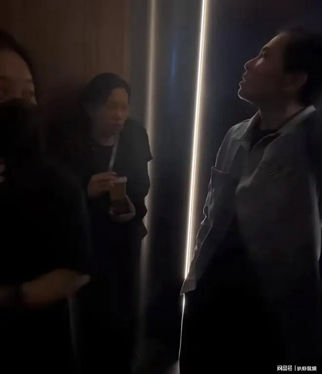 萧敬腾为老婆庆生，布置花海超浪漫，林有慧感动之余吐槽乱花钱
