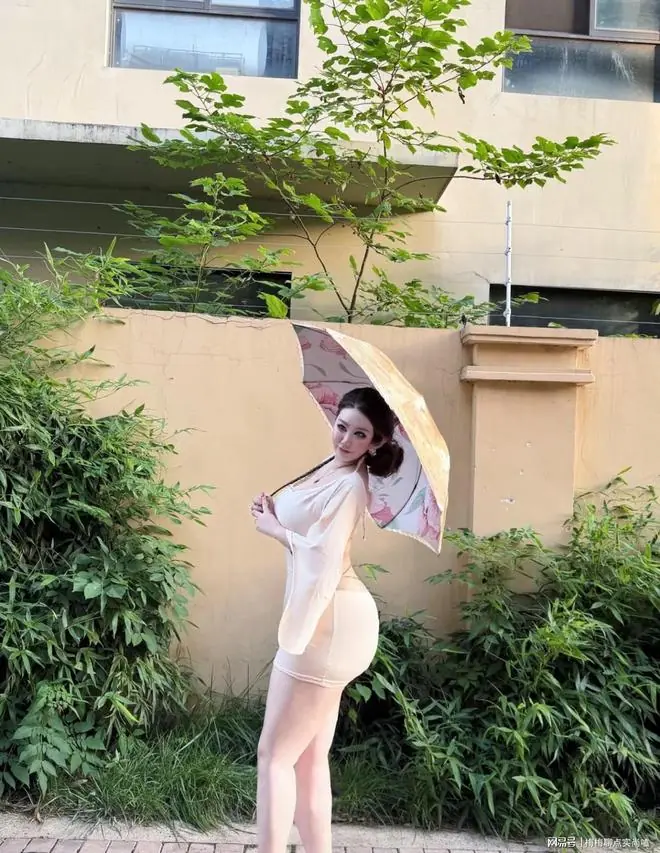 穿出来的饱满是次要的,主要目标要立志做冷白皮